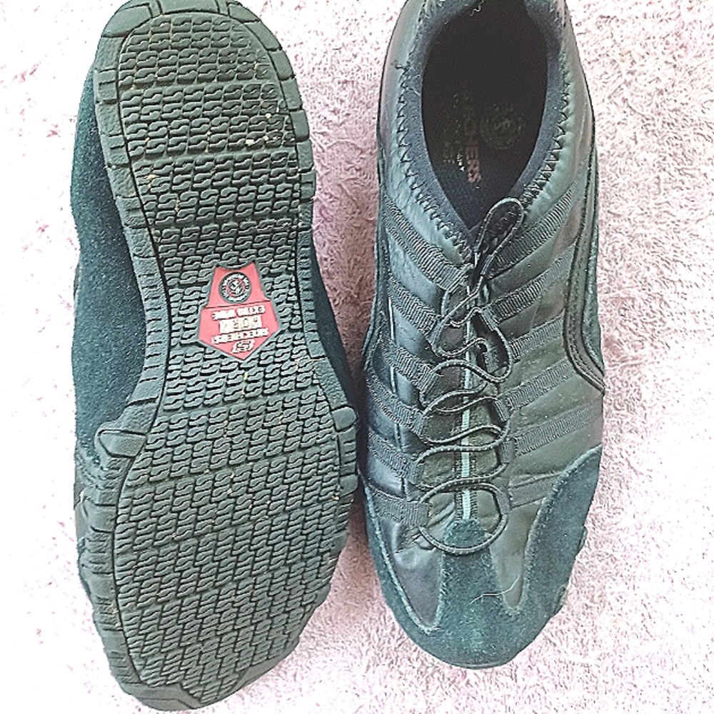 Sketchers size 9 non slip shoes